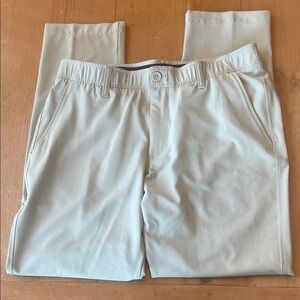 Under Armour 34/30 Men’s golf pants.  From Fall/Winter 2021. Good condition!